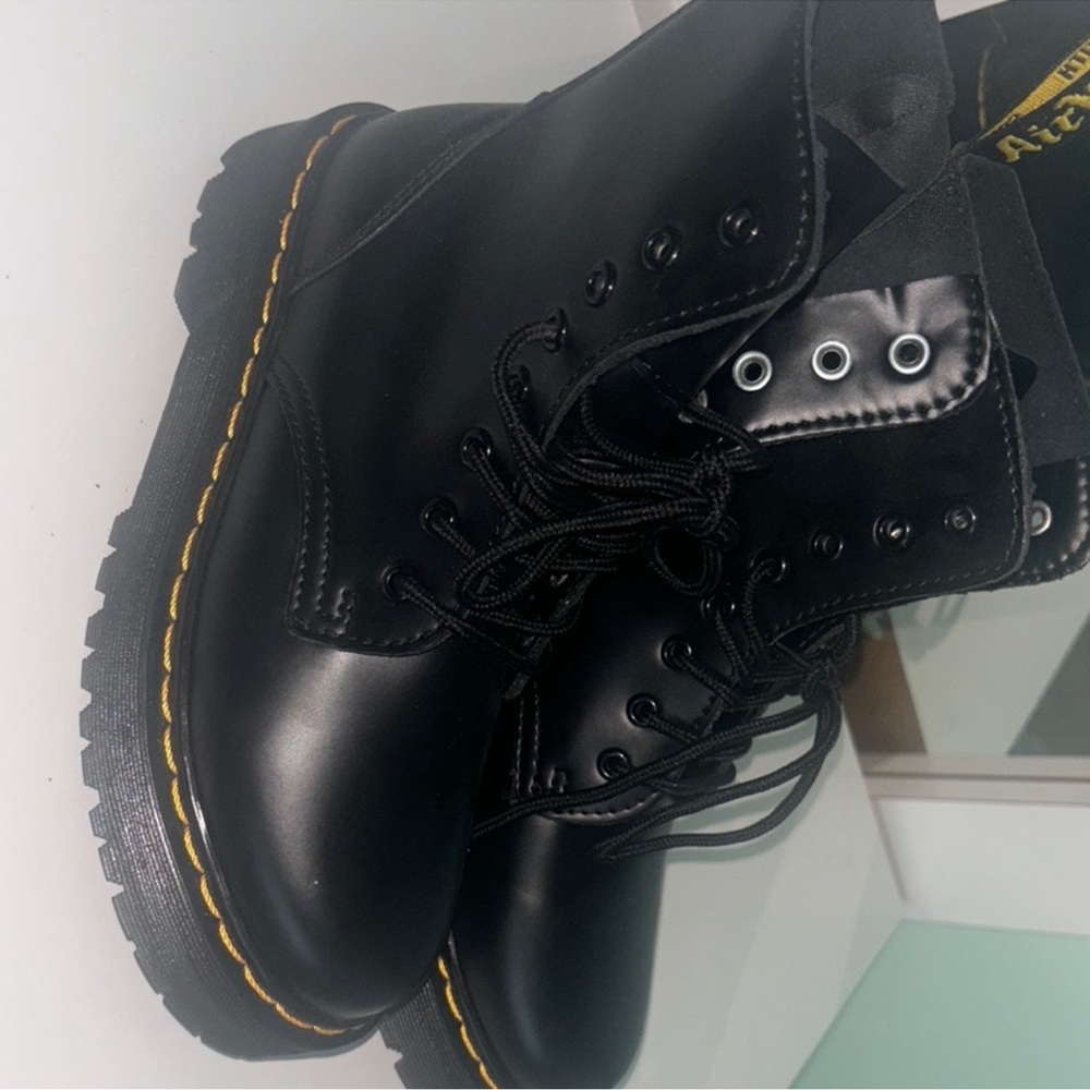 Dr Marten Jadon